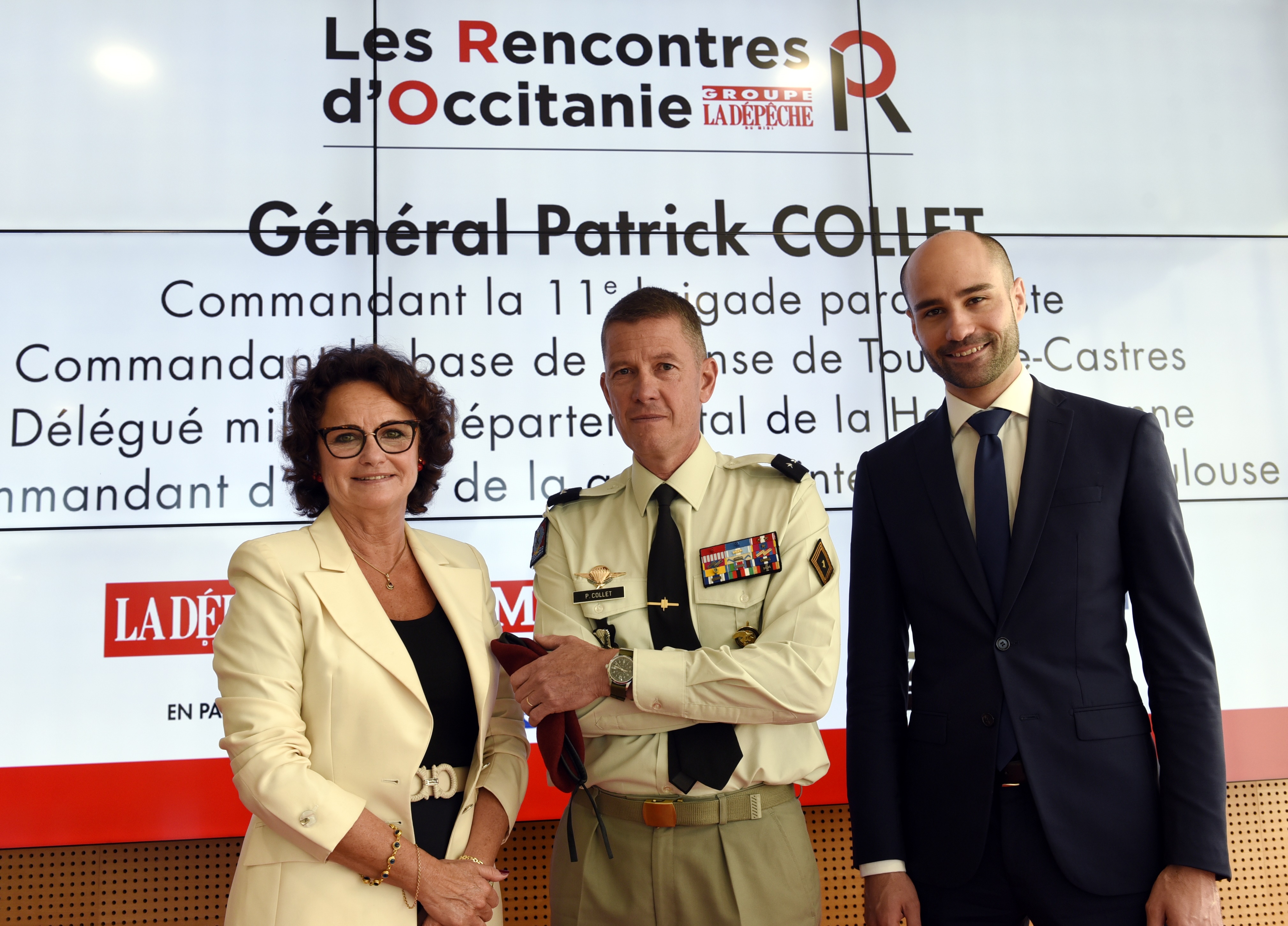 Général Patrick COLLET entouré par Marie-France MARCHAND-BAYLET et Jean-Benoit BAYLET